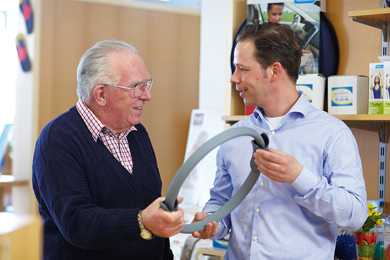 Sanitätskaufhaus Kellner - Relaunch 2025 - Patientengespräch zur individuellen Beratung für häusliche Pflege