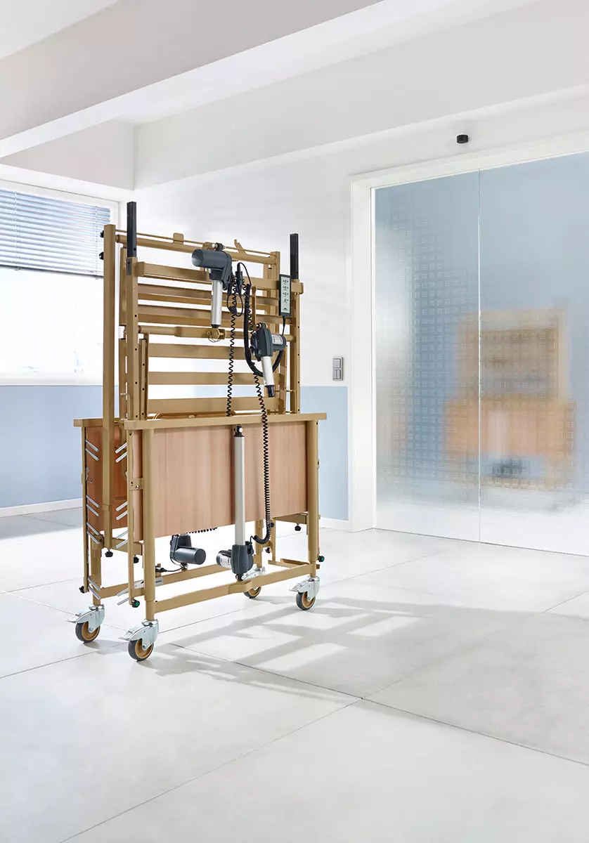 Sanitätskaufhaus Kellner - Relaunch 2025 - Kaufhaus - häusliche Pflege - Pflegebett in hellem Wohnraum