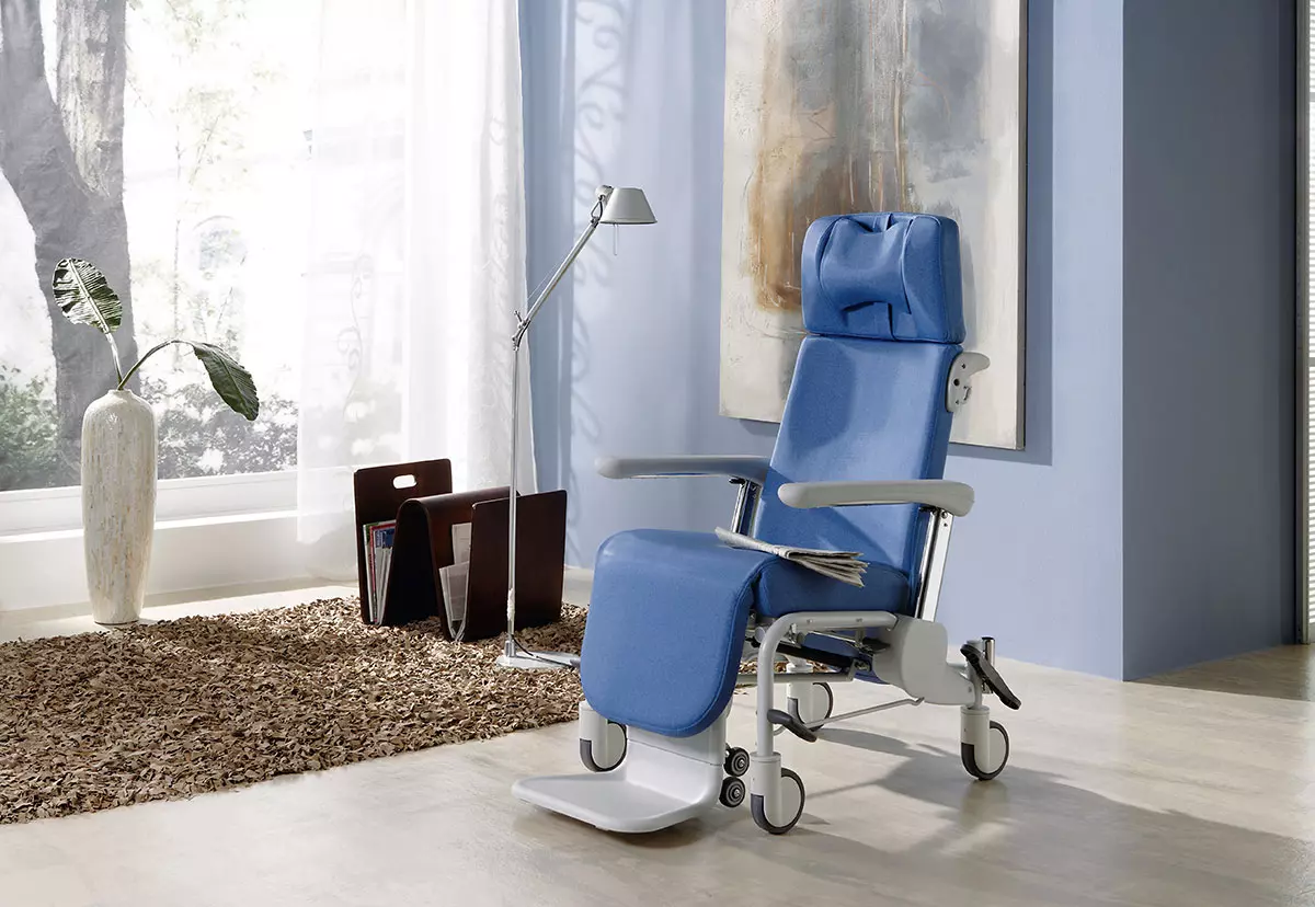 Sanitätskaufhaus Kellner - Relaunch 2025 - Kaufhaus - häusliche Pflege - Rollsessel in hellem Wohnraum