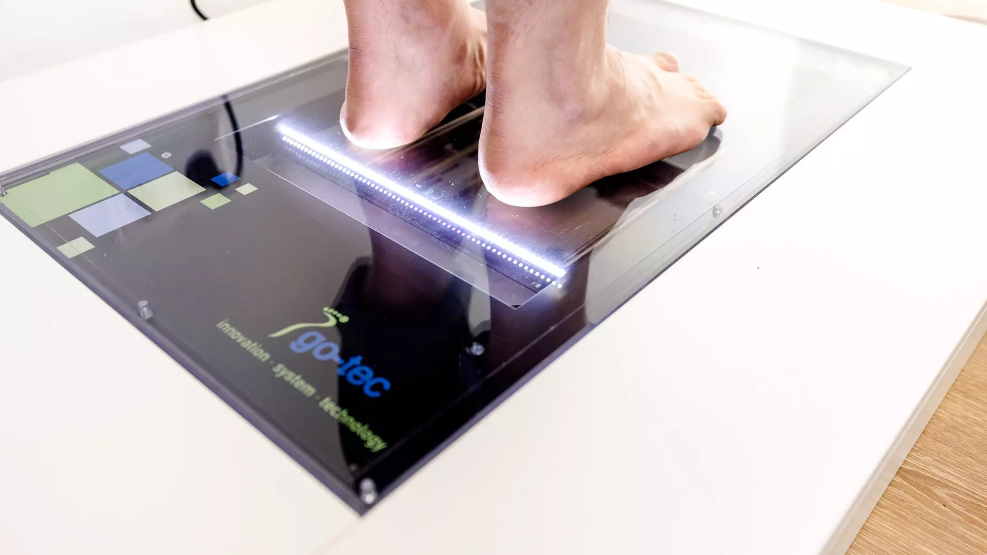 Sanitätskaufhaus Kellner - Relaunch 2025 - individuelle Einlagen - Füße werden gescannt für passgenaue Einlagen